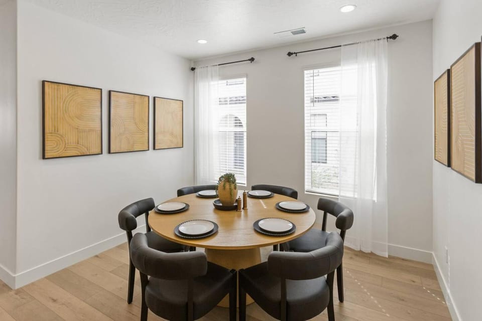 Southern Utah Home Close to Parks - Heated Pool & Pickleball House in Washington