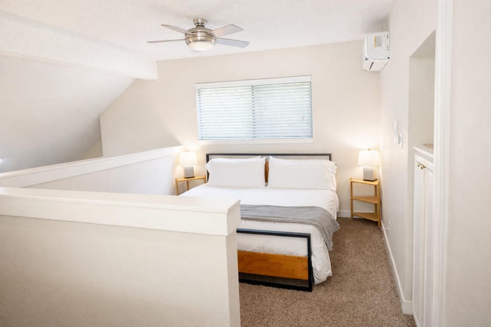Two Bedroom Loft, King Beds, Down Town Convenience Apartment in Salt Lake City
