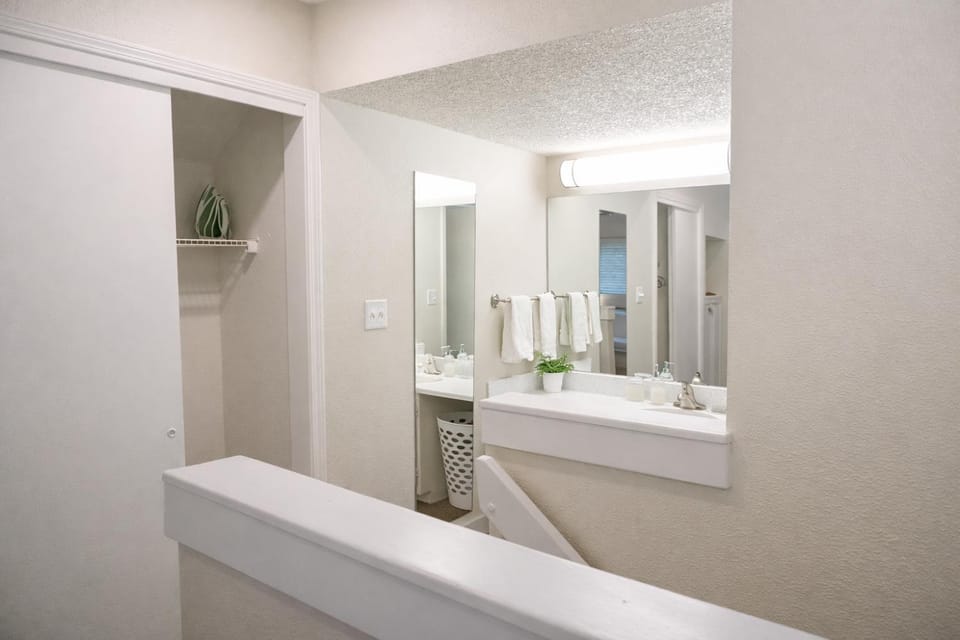 Two Bedroom Loft, King Beds, Down Town Convenience Apartment in Salt Lake City