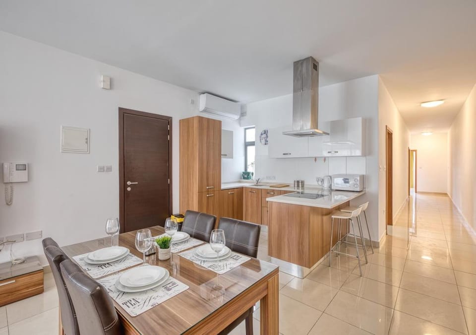Stylish Balluta Bay Scape, 3BD Apartment Apartment in Sliema