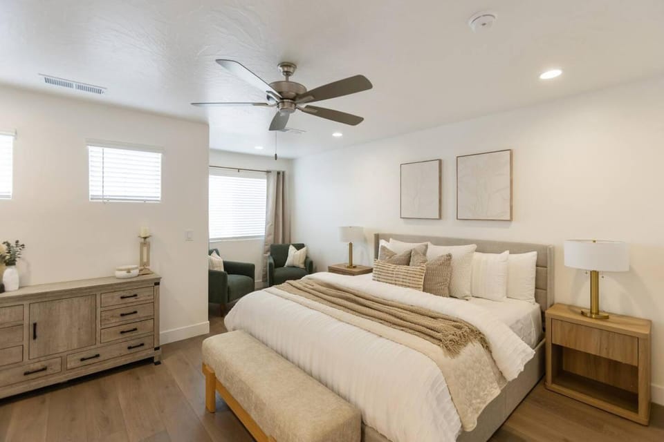 Heated Pool & Pickleball - Spacious & Immaculate Home House in Washington
