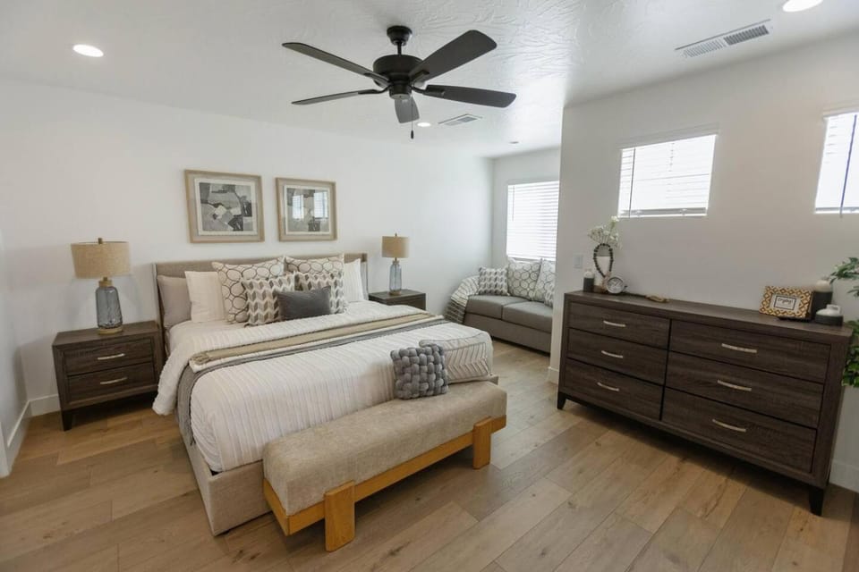 Dog Friendly, Pool, PickleBall, xBox - Close to Zion House in Washington