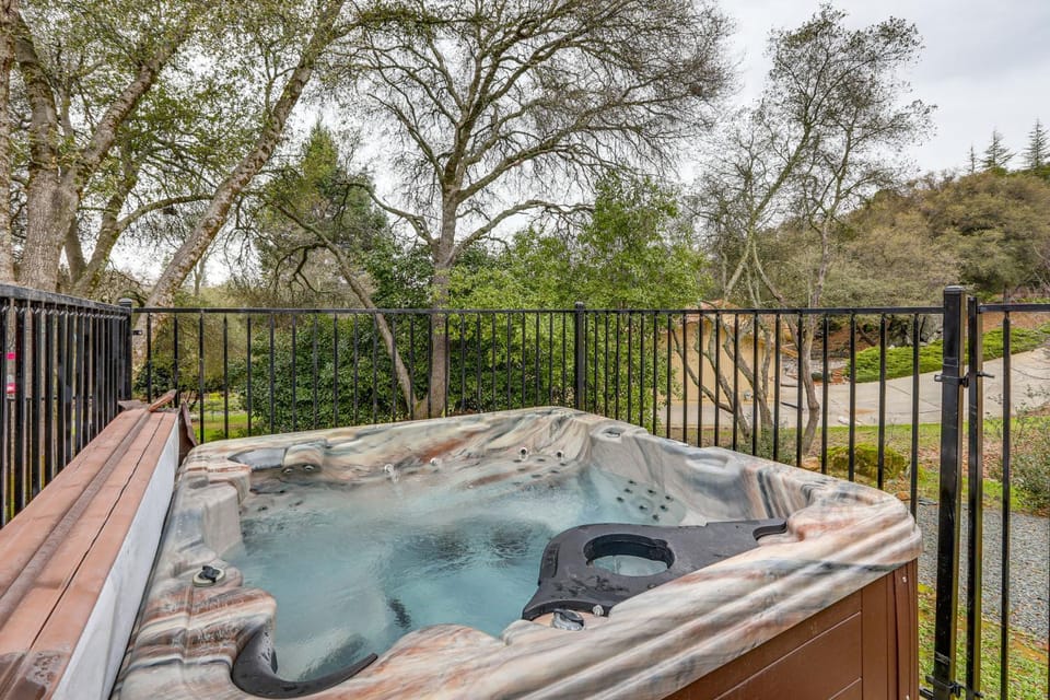 Hot Tub & Huge Patio: Home 5 Mi to Old Town Auburn House in Sierra Nevada