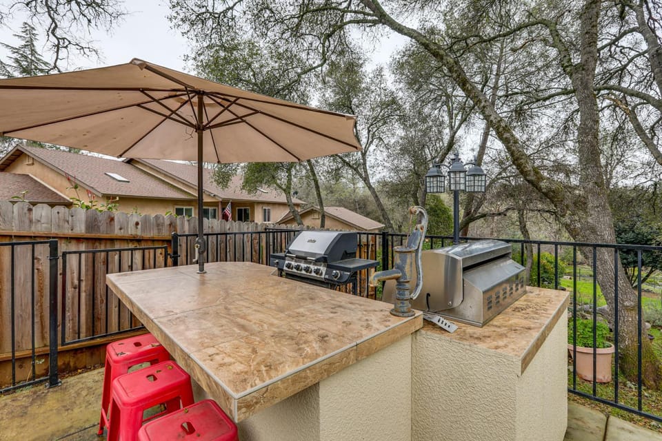 Hot Tub & Huge Patio: Home 5 Mi to Old Town Auburn House in Sierra Nevada