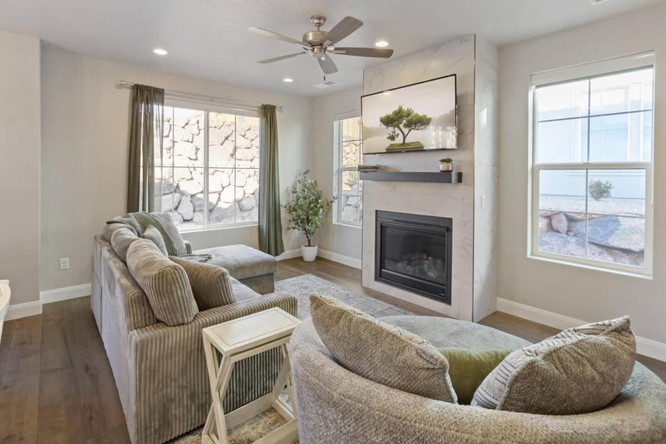 3 Masters King Beds - Pool & Hot Tub & Pickle Ball House in Washington