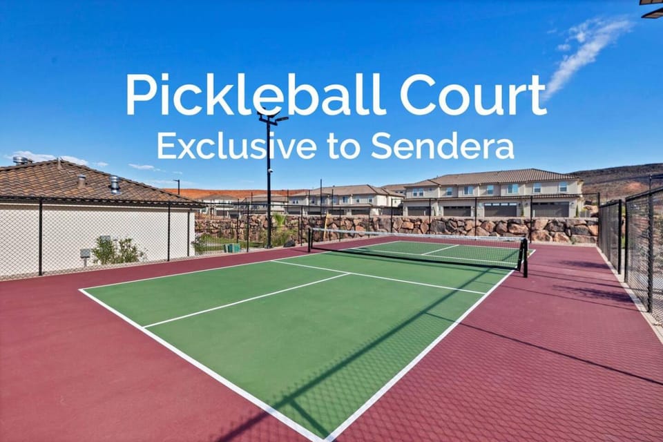 Beautiful 3BR Home Near Zion - Heated Pool & Pickleball House in Washington