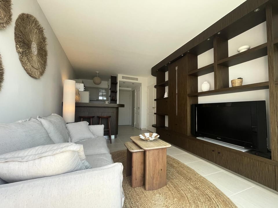 Résidence Les Terrasses du Large - maeva Home - Appartement vue mer panoramique 2 pièces 4 personnes - Prestige - super Home MAE-1073 Apartment in Sanary-sur-Mer