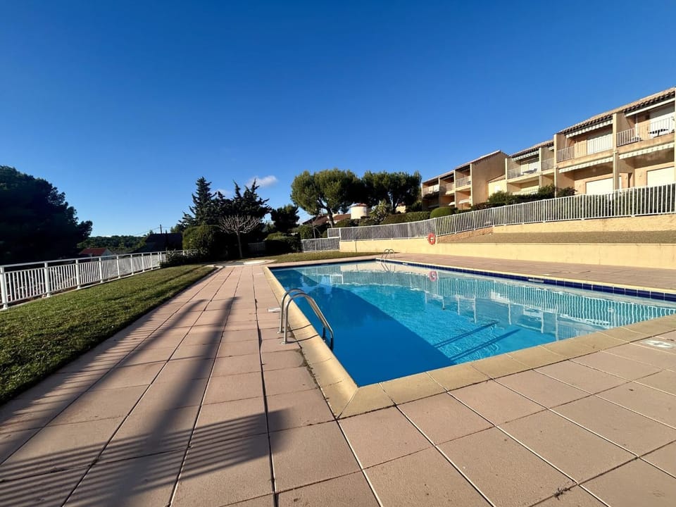 Résidence les Hauts d'Athéna - maeva Home - Studio + coin cabine et mezzanine climatisé vue mer 4 personnes MAE-2973 Cabin in French Riviera