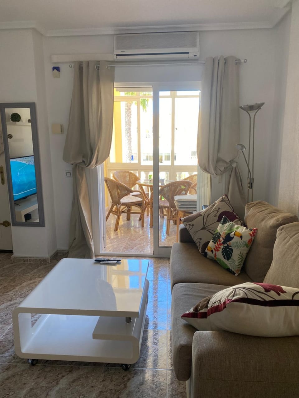 Living room, Seating area, air conditioner