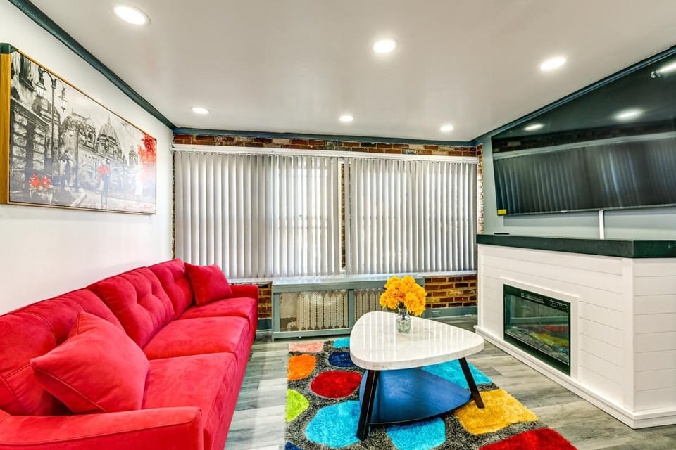 Walkable Location, 8 Mi to MetLife: Teaneck Escape Apartment in Teaneck