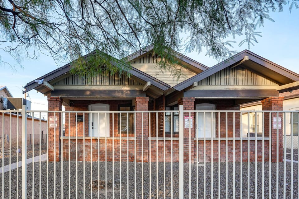 1 Mi to Dtwn, Chase Field! Getaway Near Light Rail House in Phoenix