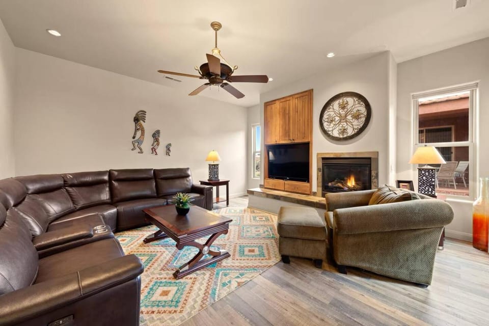Communal lounge/ TV room, TV and multimedia, Living room, Seating area, Evening entertainment, fireplace