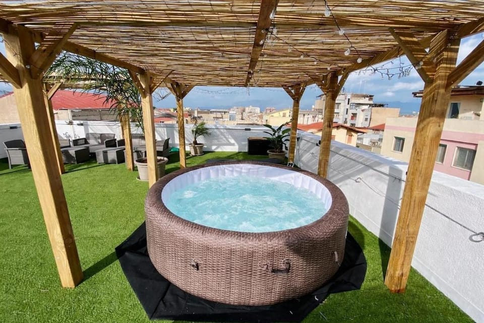 Natural landscape, Hot Tub, Balcony/Terrace, Swimming pool