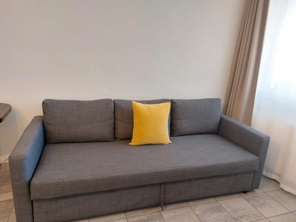 Garsoniera pat dublu plus canapea extensibila Apartment in Bucharest