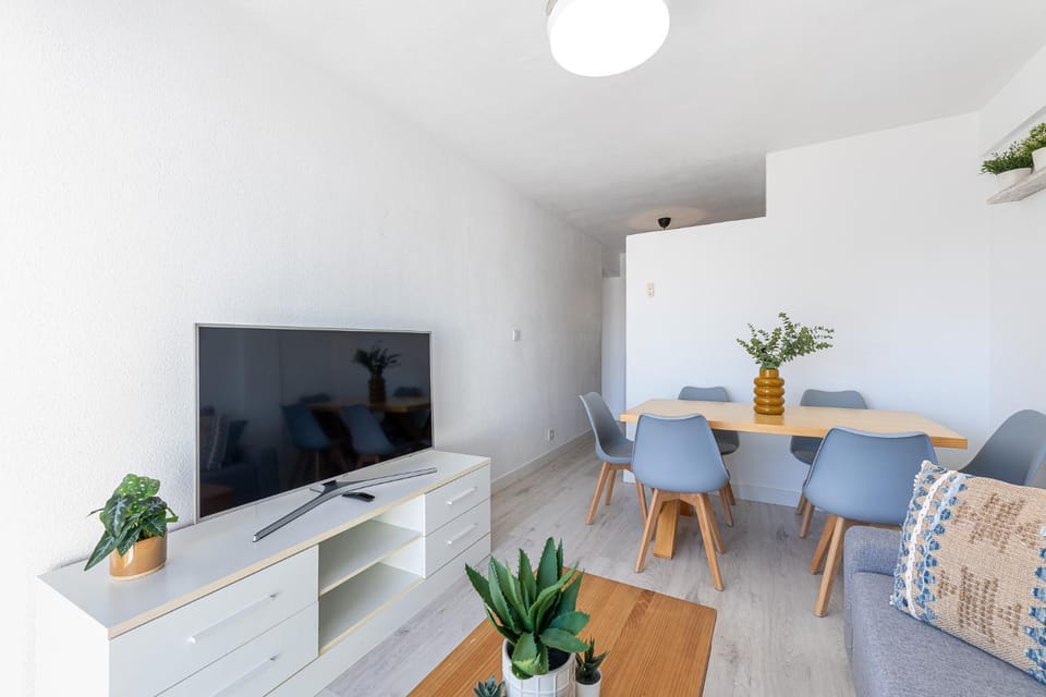 797 HOLIDAY RENTALS- Piso a 2 min de la playa con amplia terraza Apartment in Benalmadena