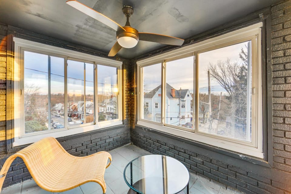 4 Mi to Market Square Bright Apt with Balconies Apartment in Pittsburgh