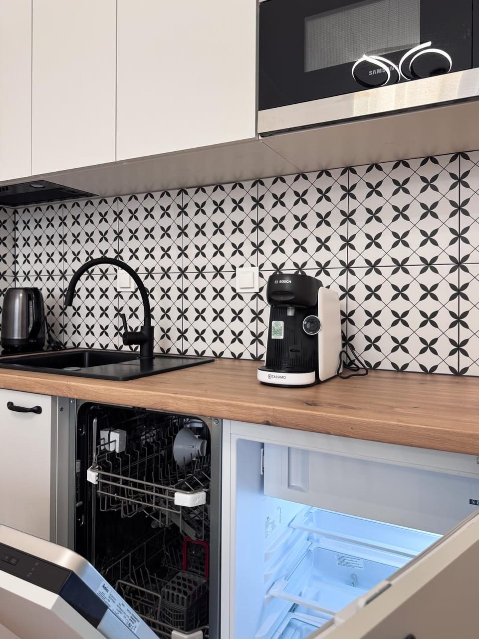 Coffee/tea facilities, pet friendly, stove