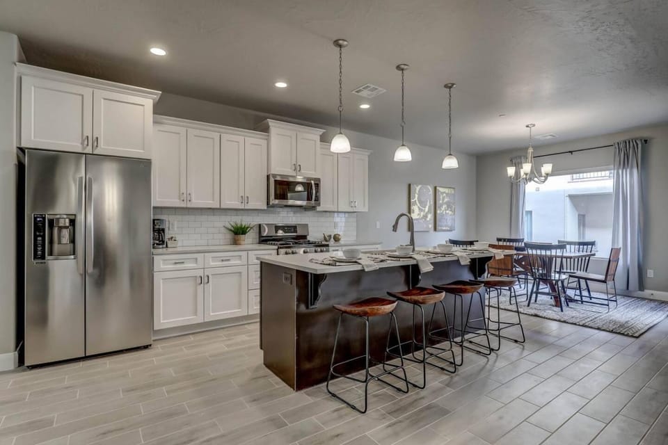 Kitchen or kitchenette, Dining area, dishwasher, oven, stove, toaster