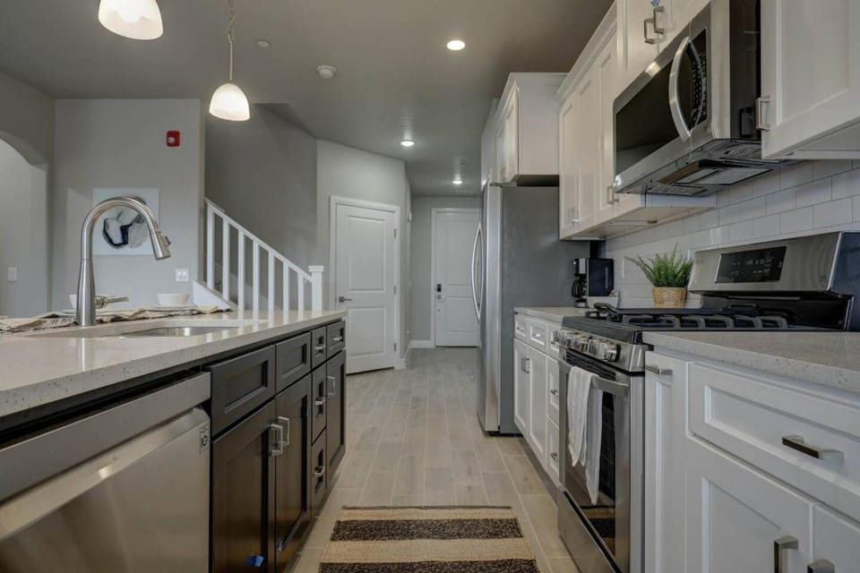 Kitchen or kitchenette, dishwasher, oven, stove