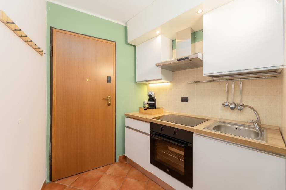 Kitchen or kitchenette, oven, stove