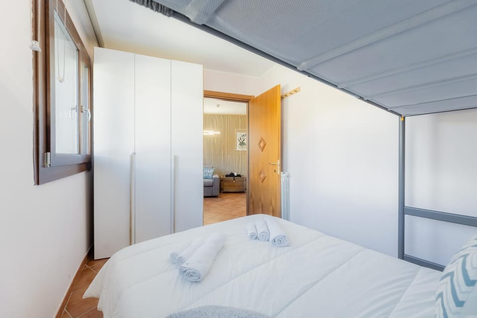 Bed, Photo of the whole room, Bedroom, towels, wardrobe