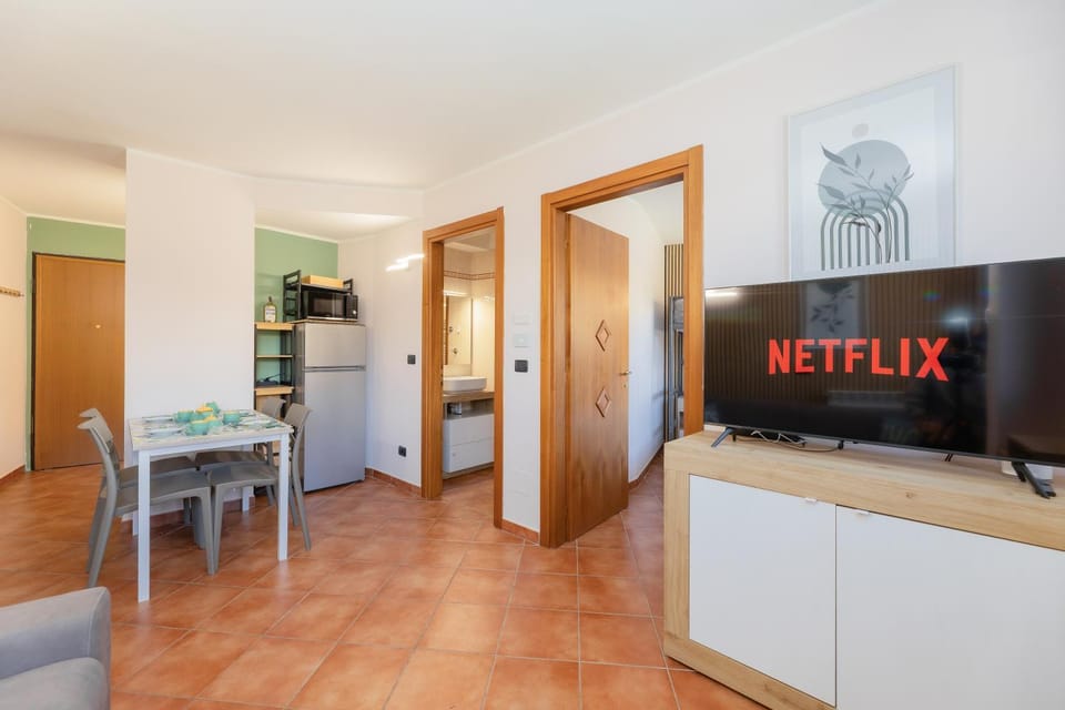 TV and multimedia, Kitchen or kitchenette, Living room, Seating area, Dining area, Evening entertainment, oven