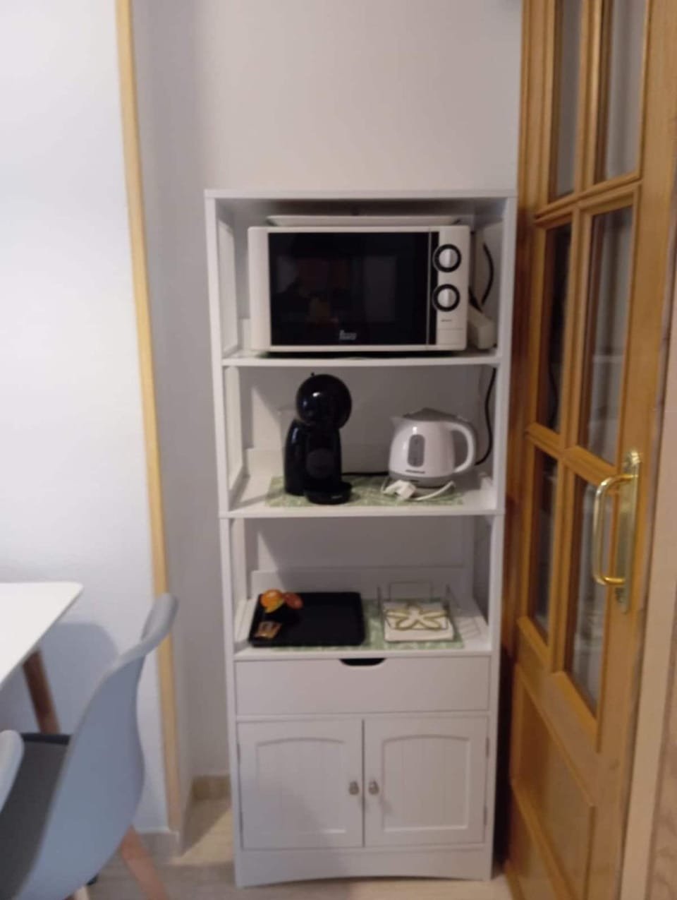 Coffee/tea facilities, Kitchen or kitchenette, Dining area