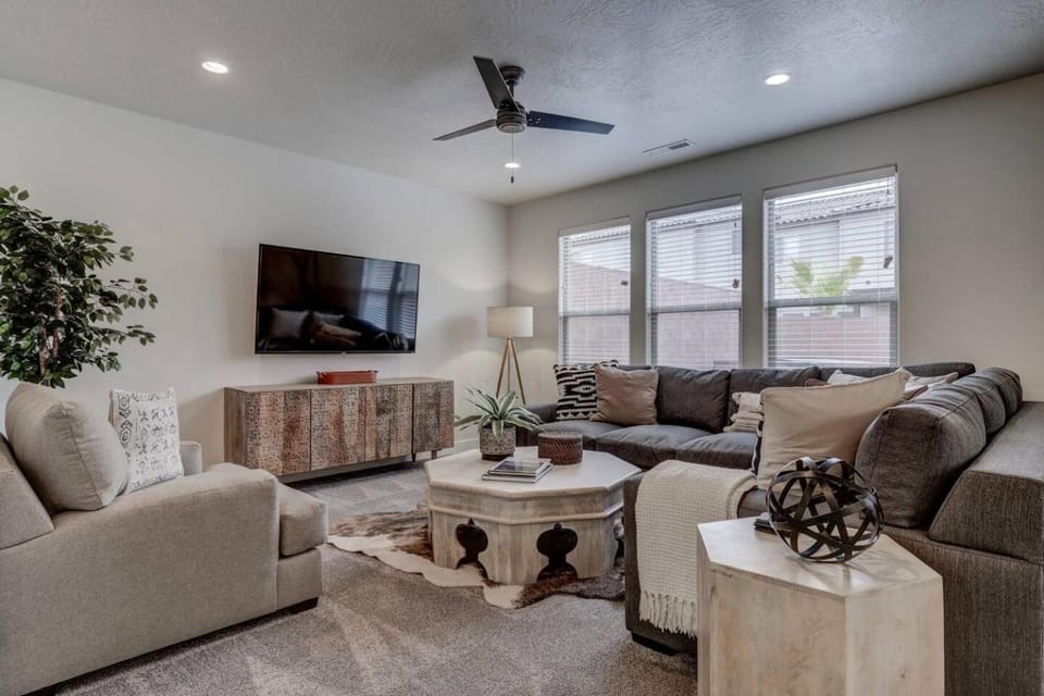TV and multimedia, Living room, Seating area