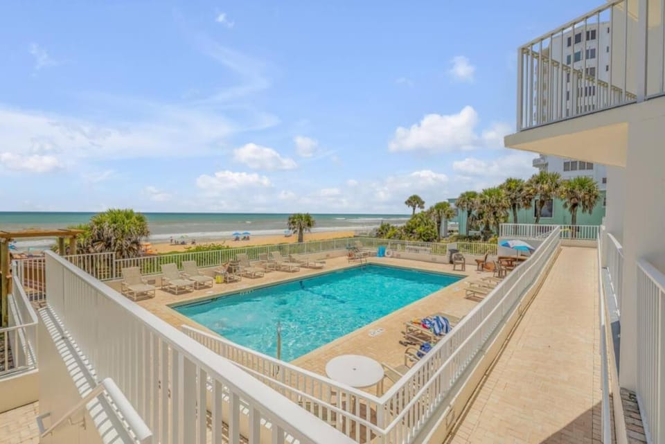 Direct oceanfront corner 2/2 with stunning views, huge balcony, heated pool, and garage parking Apartment in Ormond By The Sea