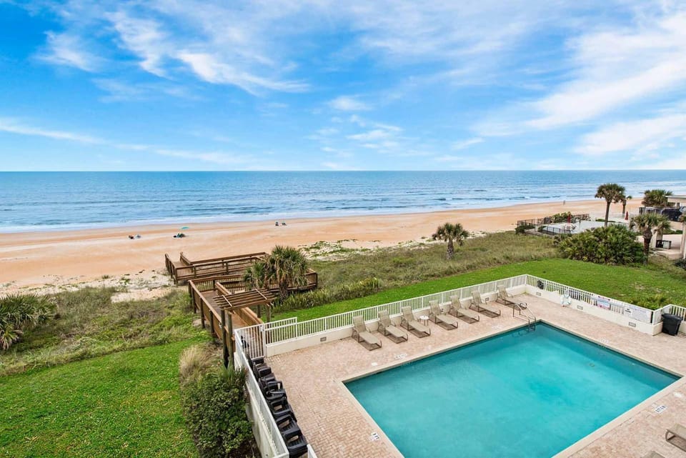 Direct oceanfront 2/2 condo with a private balcony, heated beachfront pool, and garage Apartment in Ormond By The Sea