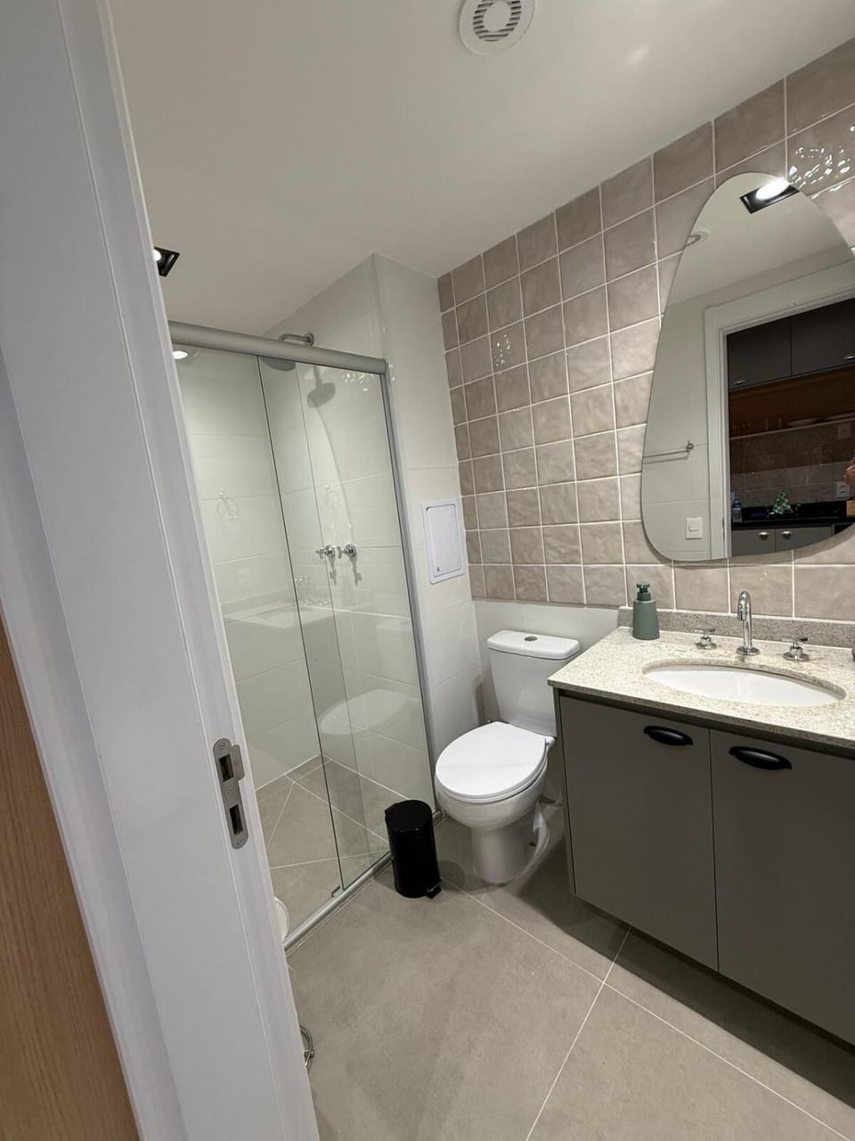 Shower, Toilet