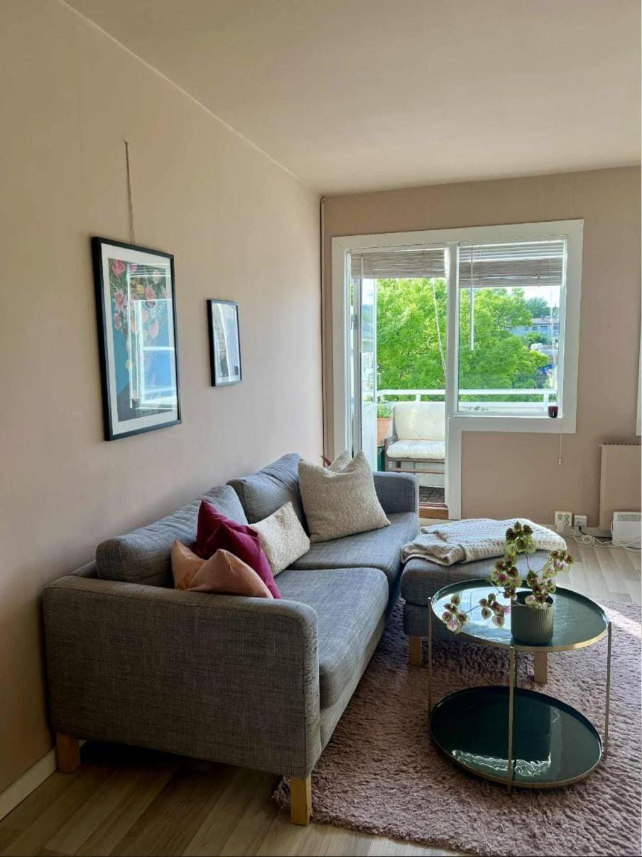 Nice two room apartment with balcony, bright and quiet location Apartment in Oslo