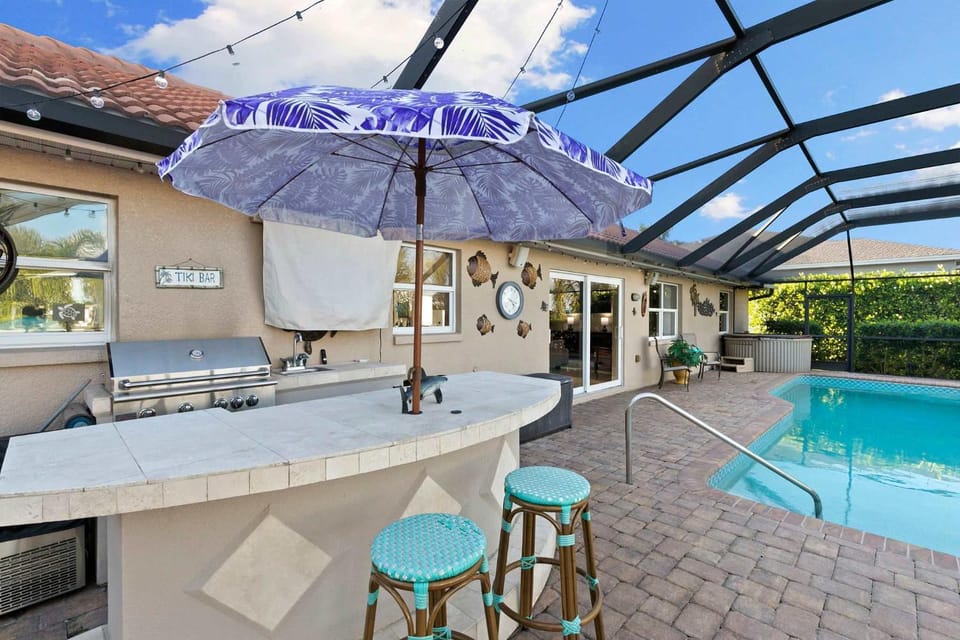 Waterfront Marco Is Retreat l Heated Pool & Dock House in Marco Island