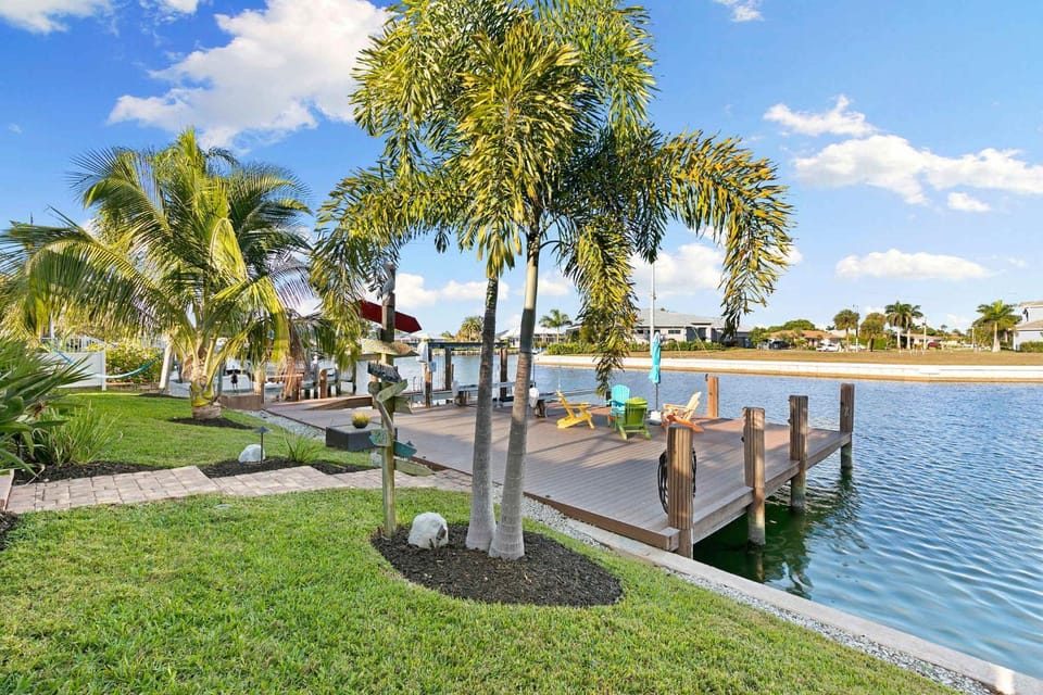 Waterfront Marco Is Retreat l Heated Pool & Dock House in Marco Island