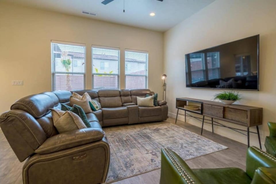 TV and multimedia, Living room, Seating area