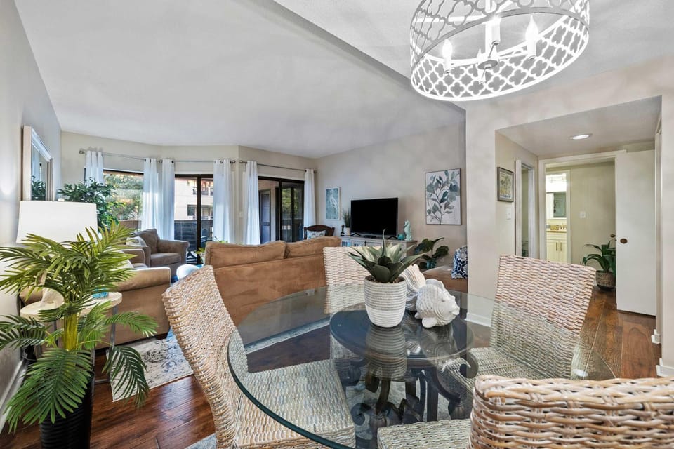 Marina View Retreat at Shelter Cove Walk to Dining & Shops Villa in Hilton Head Island