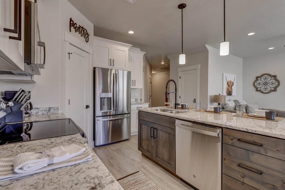Kitchen or kitchenette, dishwasher, oven, pet friendly, stove, toaster