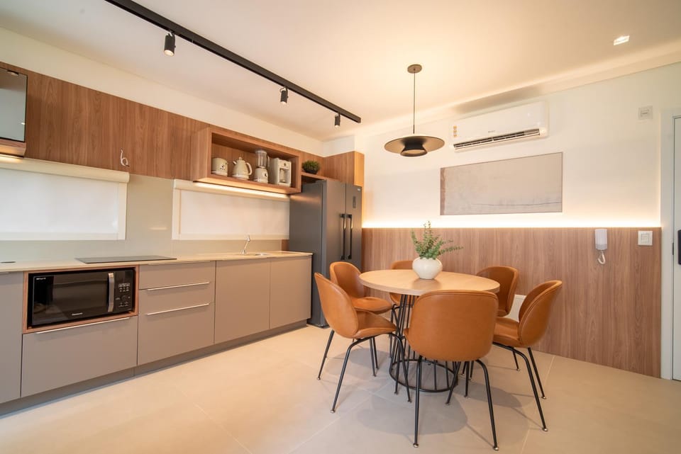 Kitchen or kitchenette, Living room, Seating area, Dining area, minibar, oven, stove