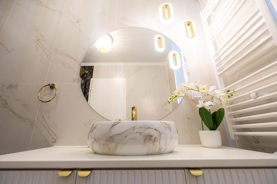 Bathroom, towels