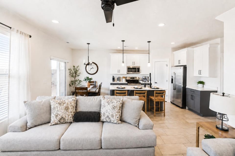 Kitchen or kitchenette, Living room, Photo of the whole room, Seating area, Dining area