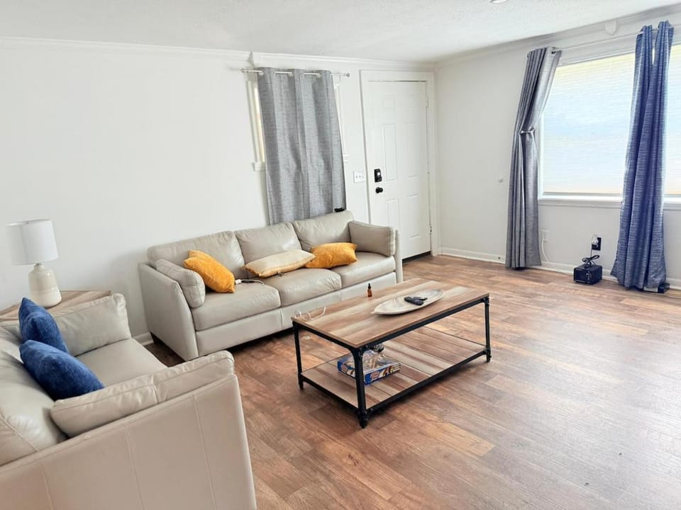 Living room, Seating area, Breakfast
