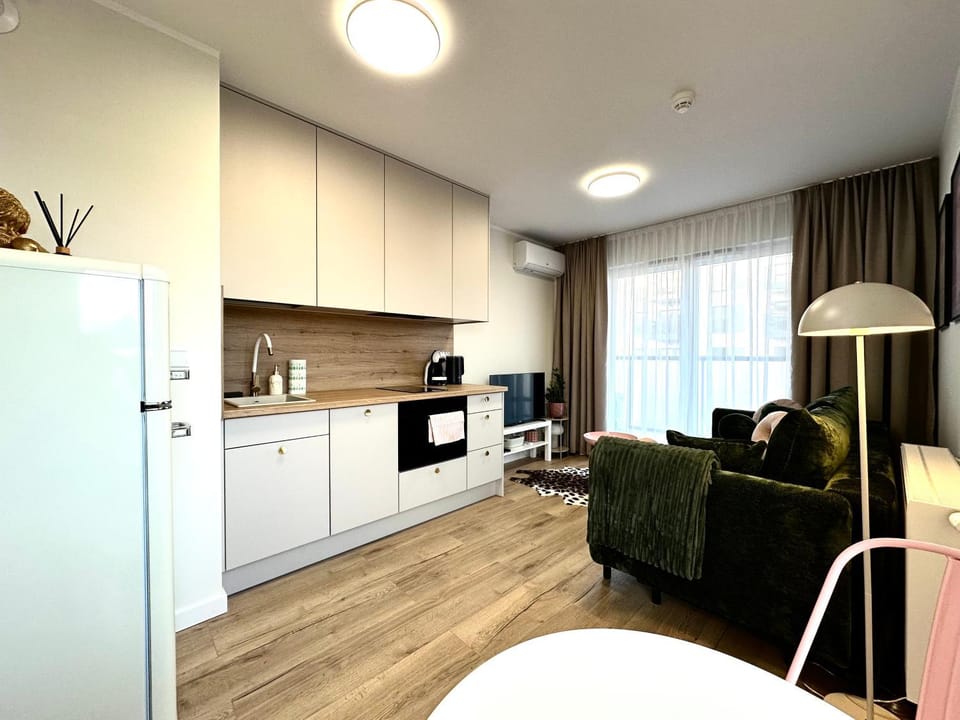 Madalińskiego 23 - Parking & Balcony & Lift - 700m Main Station Apartment in Wroclaw