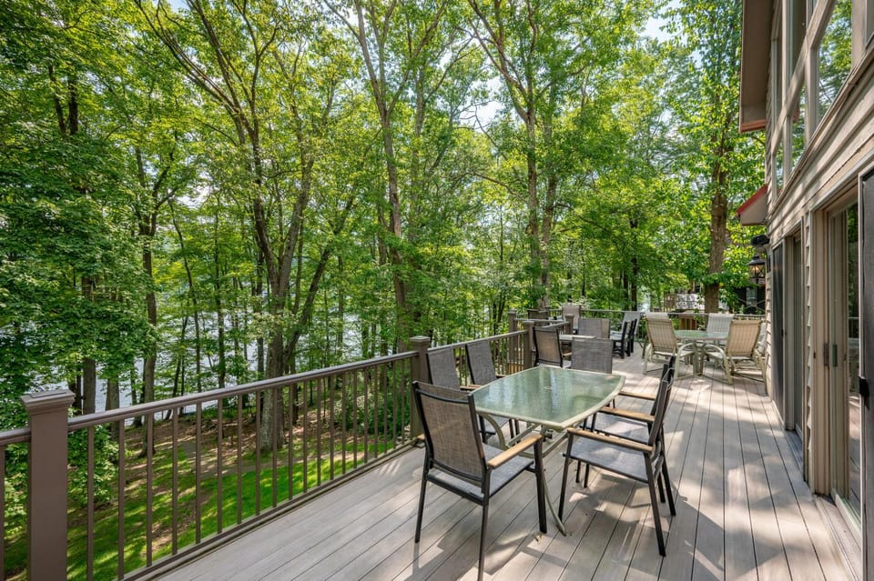 Alpine Dreaming by Railey Vacations House in McHenry