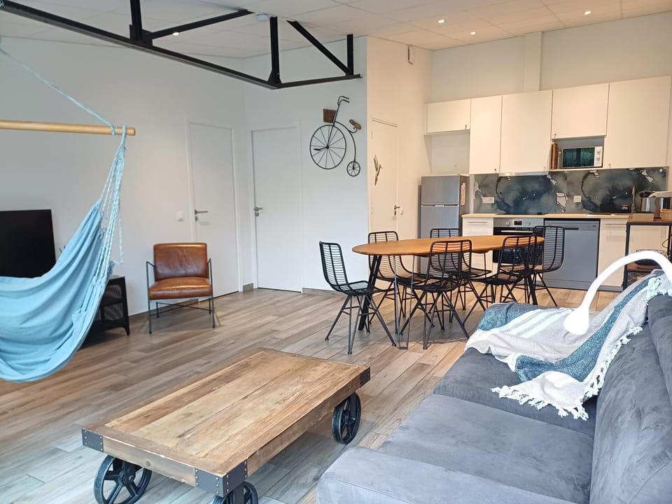 Living room, Dining area