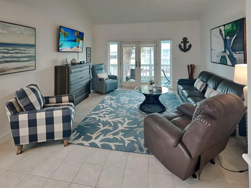 TV and multimedia, Balcony/Terrace, Living room, Seating area, furniture