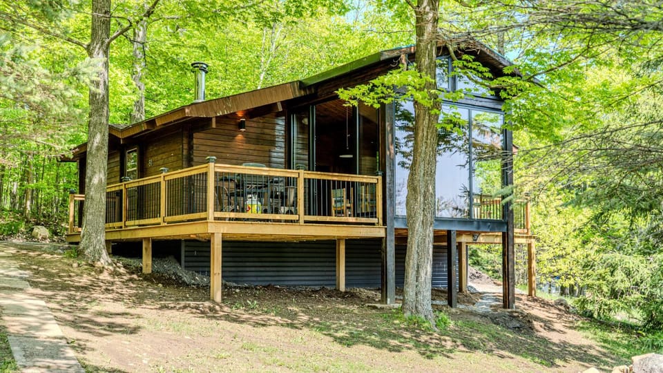 Property building, Day, Garden, View (from property/room), Balcony/Terrace, Garden view