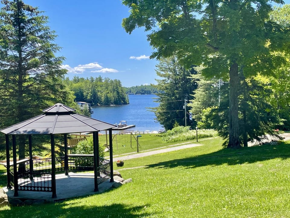 Property building, Garden, View (from property/room), Balcony/Terrace, Garden view, Lake view, Landmark view