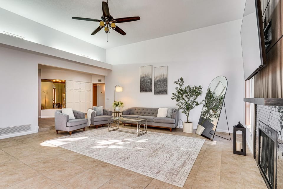 7 Mi to Sabino Canyon: Poolside Oasis w/ Mtn Views House in Tucson