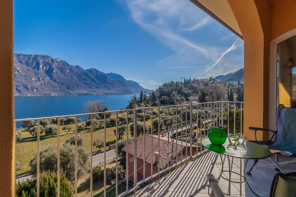 Balcony/Terrace, Lake view