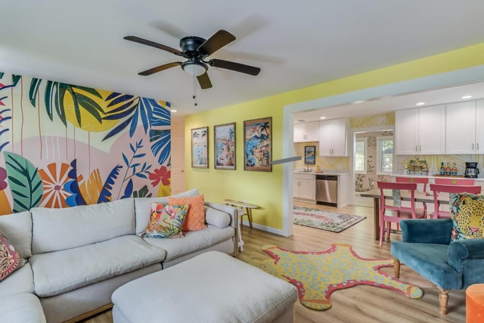 The Tropical Cottage House in Long Beach
